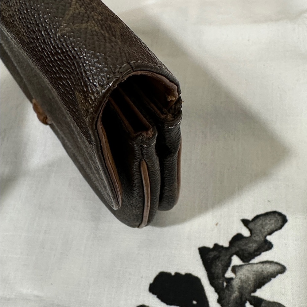 Louis Vuitton Brown Monogram Clutch - Picture 6 of 8